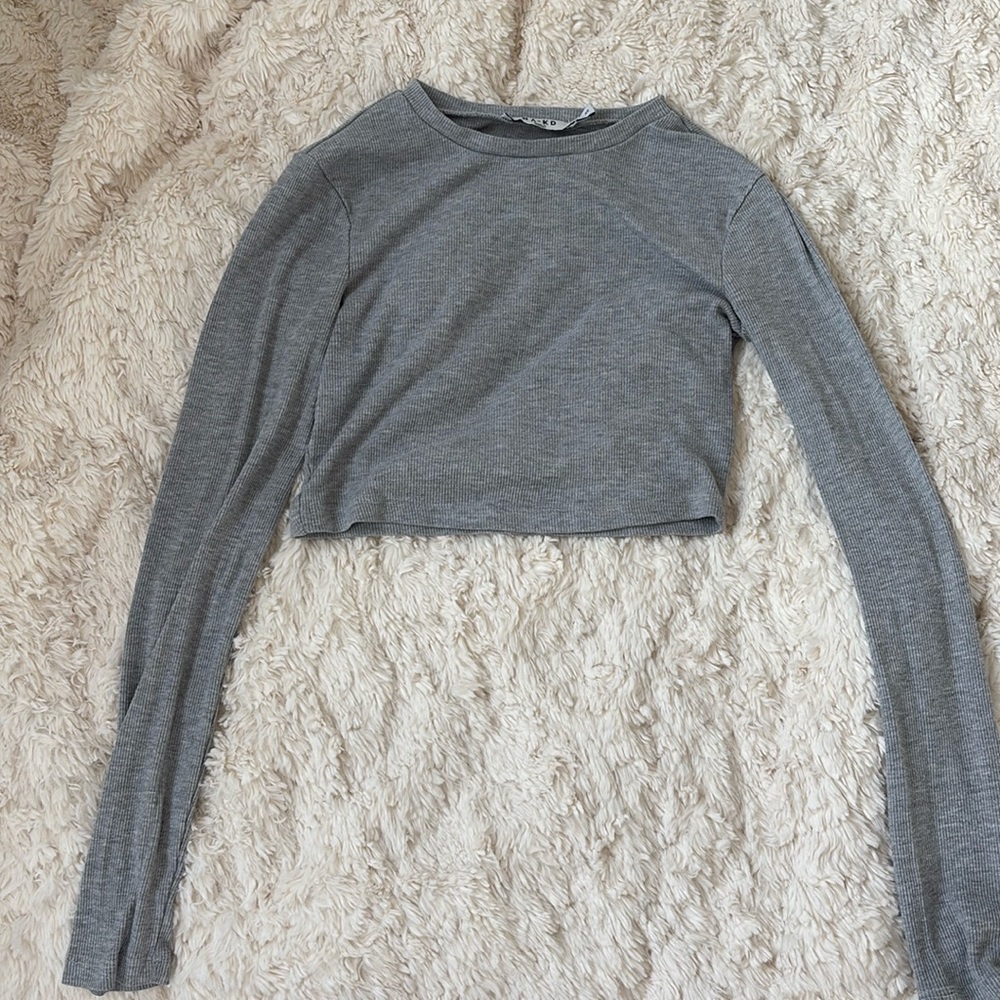 Grey cropped long sleeve, great condition